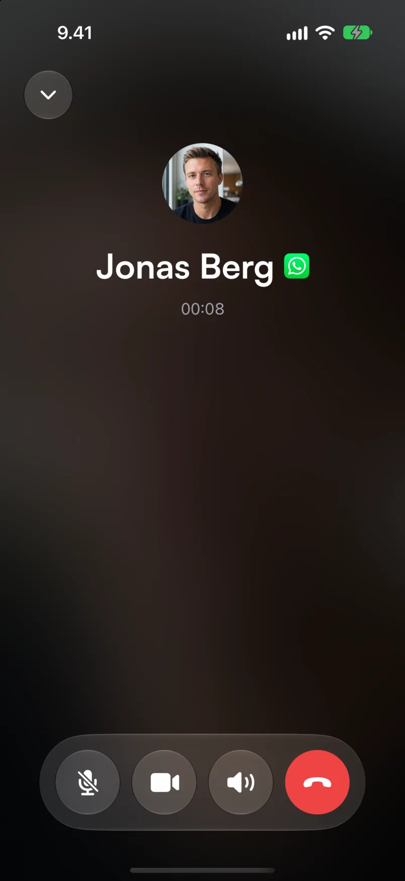 A WhatsApp voice call with Jonas Berg in Chesly, eight seconds in